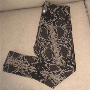 Lululemon Wonder Under Crop Legging, Size 6